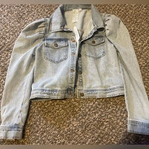 Denim puff sleeve jacket light wash